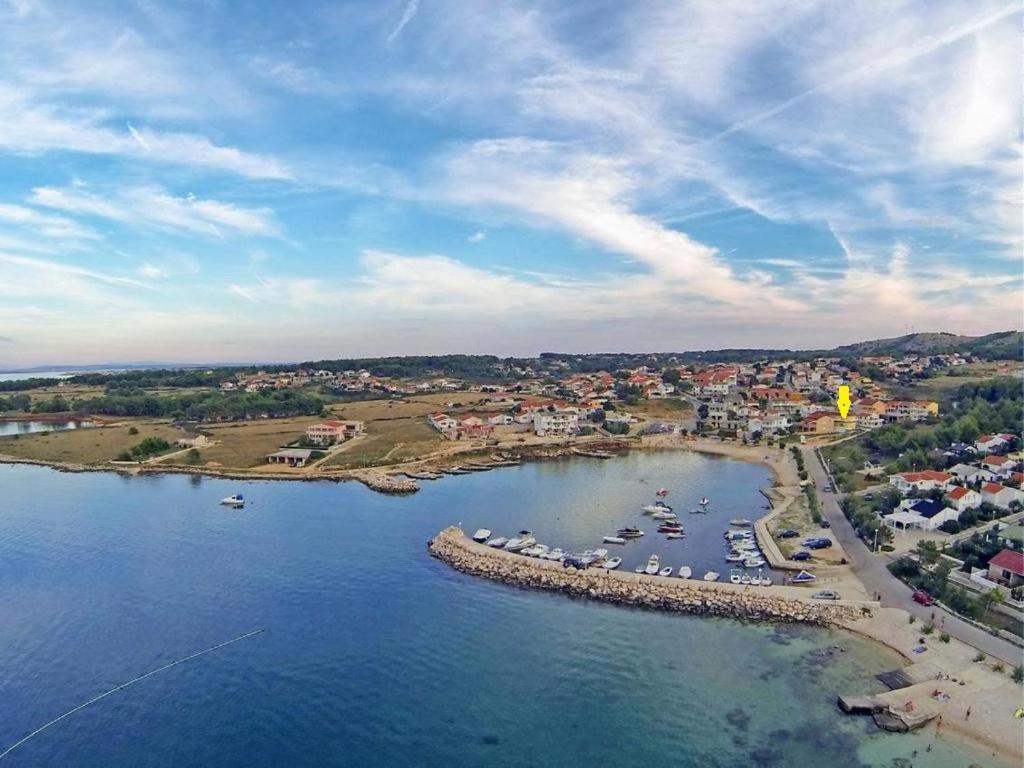 Elia Apartment วีร์ ภายนอก รูปภาพ
